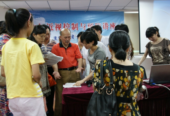 褚仁遠為在場(chǎng)觀(guān)眾解答疑惑